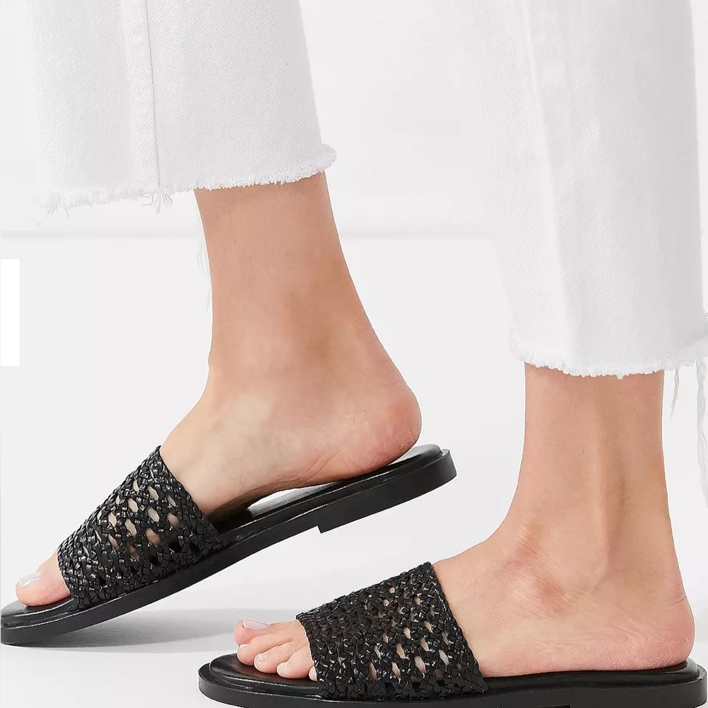 Urban Outfitters Women’s Braided Leather Knotted Black Slip On Sandal Size 8